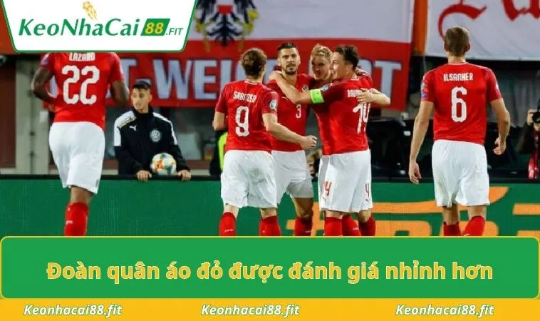 Đoàn quân áo đỏ được đánh giá nhỉnh hơn