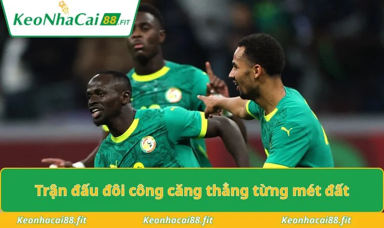 Trận đấu đôi công căng thẳng từng mét đất